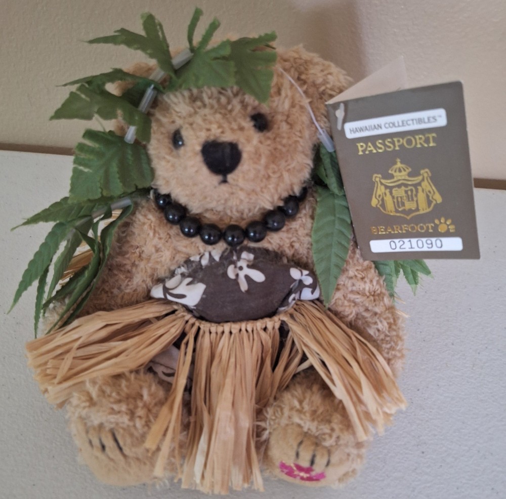 Hawaiian Collectibles “Malia” Bearfoot Hula Bear. With Passport Tag, Super Nice!