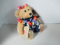 Hawaiian Collectibles Bear Foot ” The Loveable Hawaiian Auntie” Bear NWT