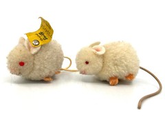 Steiff Woolen White Mouse x2 1960s Wool Pom Poms one ID Button Tag 4cm 1.5in Vtg