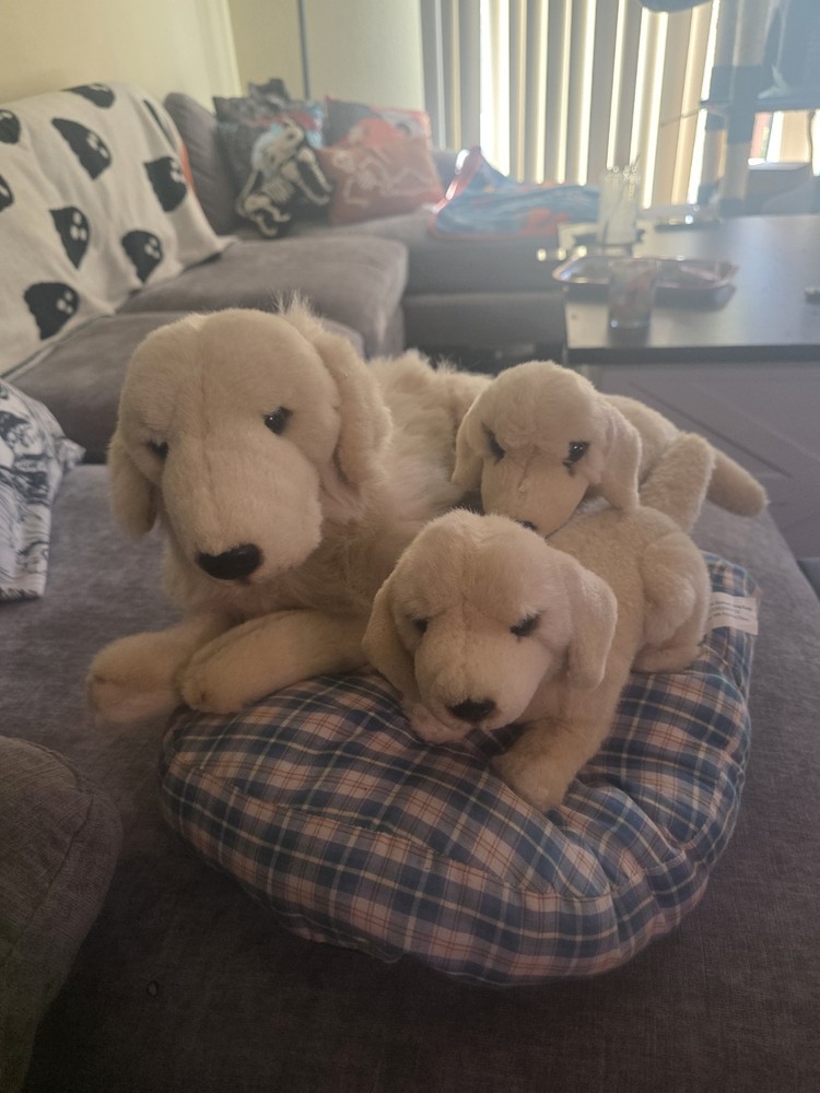 Vintage 2000 Animal Alley Golden Retriever and Her Puppies! Plush