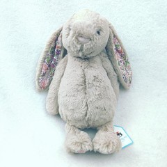 Jellycat BLOSSOM BEIGE BUNNY PETAL Medium 12 Inch Authentic hang tag