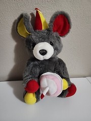 Kuddle Me Toys Plush Mouse Gray Primary Colors Hat Cake VTG Stuffed Red Birthday