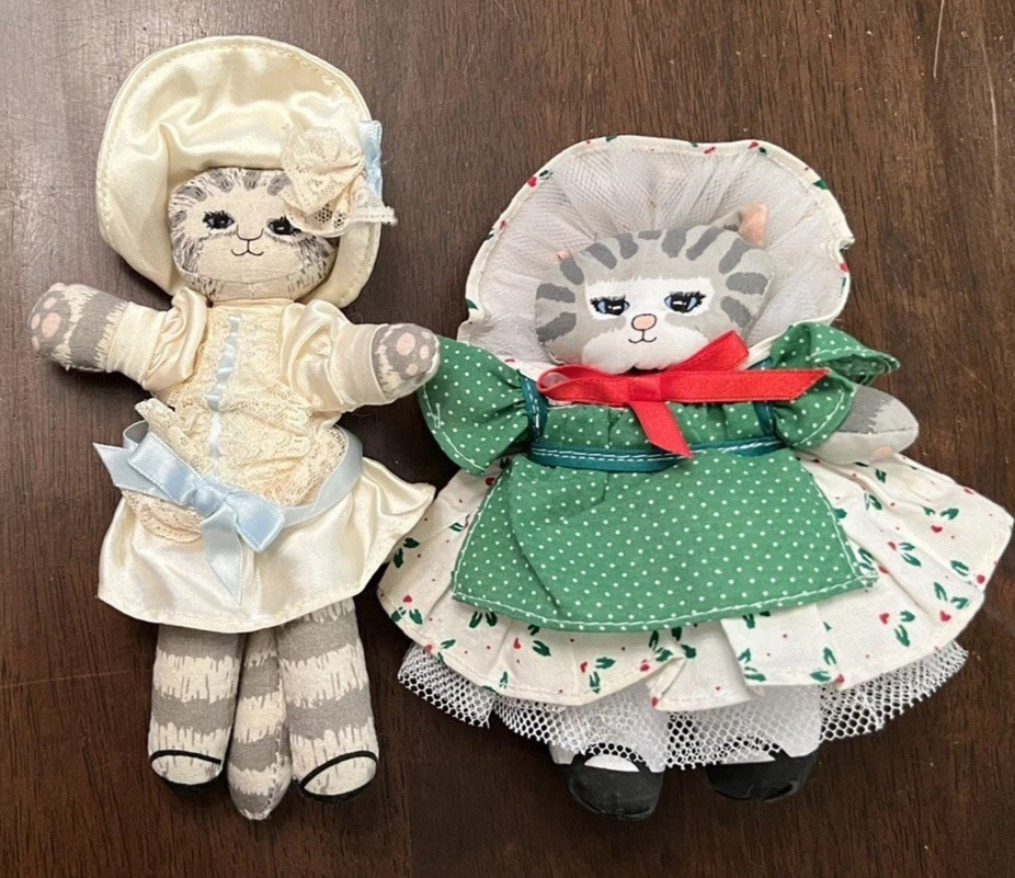 Vintage Lot ~ 2 Applause Dustyn Schear Cloth Cat Dolls~6″ and 7″ Victorian style