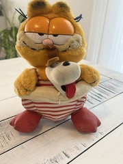 Vintage 1981 Dakin Garfield 9″ Plush Swimming With Odie Floatie Tube Ring Toy