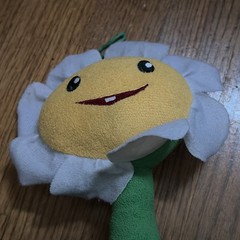 Plants Vs Zombies LINXIN Plush Marigold Very Rare Green String PVZ Yellow Face