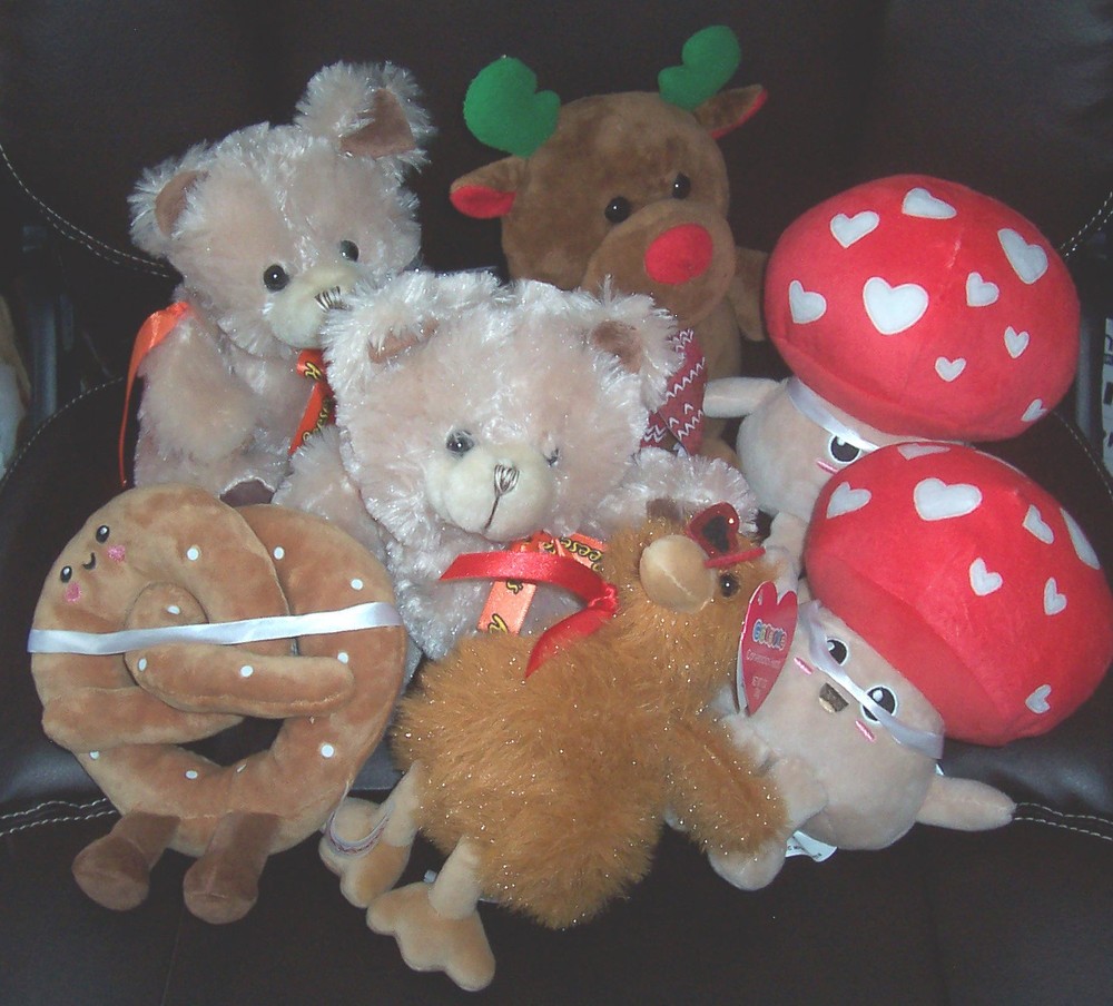 Lot of 7 : Stuffed Plush Animals Lot – Reese’s Teddy, Reindeer, Twisted Pretzel