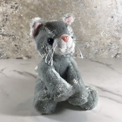 MARY MEYER GRAY WHITE KITTEN PLUSH ANIMAL BLUE EYES PINK NOSE & EARS