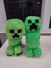 2 Minecraft Creeper Large 18″ & 20″ Green Plush Pillow SUPER SOFT Mine Craft