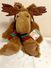 Vtg. Common Wealth Mac & Molly Brown {Moose} w/Christmas Scarf ‘1998 22″ Plush!