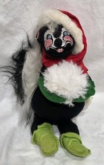 Annalee Christmas Skunk 12″ Plush Santa Hat & Lime Boots w Snowball 1982 Kitsch