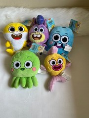 Nickelodeon Set of 5 Baby Shark Fin Friend Plush Toy.NWT.