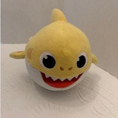 Baby Shark Pinkfong Dancing Doll Singing Yellow Plush WowWee Nickelodeon Works