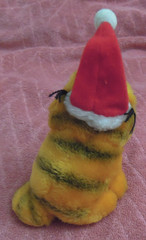 Vintage 1981 Daikin Garfield Sitting Cat Santa Christmas Plushie Stuffed Animal