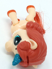 Zuru Unicorn 2.5″ t 5 Surprise Tan & Orange w/ blue glitter horn