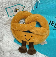 Jellycat Amuseable Pretzel Keychain – Plush Bag Charm Cute Novelty Gift NWT