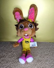 Chuck E. Cheese Bella Rabbit Plush 10″ Yellow Outfit