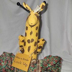 HOUSE OF LLOYD Shelf Sitter Giraffe Plush 1995 22″ When In Doubt Look Up