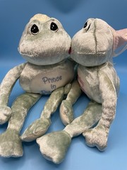 Precious Moments/Enesco 2002 Plush Magnetic 12” Kissing Frogs Bean Bottoms