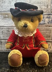 Harrods Knightsbridge Beefeater Teddy Bear Plush London Royal Guard Sitting 11”