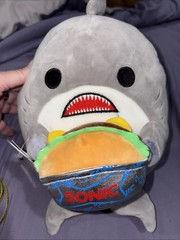 Zuru Snackles Series 2 William The Shark w Sonic Burger 9” Gray Plush NEW w/ Tag