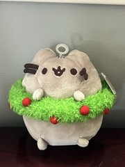 NWT Gund Pusheen Wearing Christmas Holiday Wreath Mini 5” Plush 2016 Kitty Cat