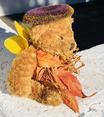 VTG Plushland Fall Bear Stuffed Animal Sunflower Leaves 8” Autumn Decoration ’00