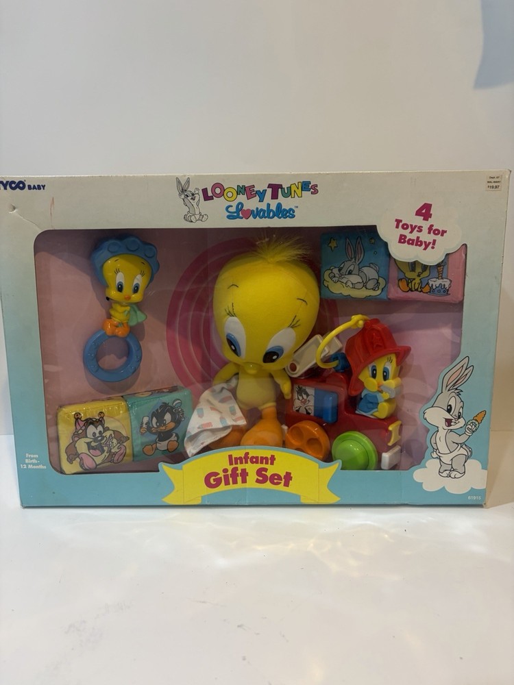 1995 TYCO BABY LOONEY TUNES LOVEABLES INFANT GIFT SET 61915 PLUSH DOLL RATTLE