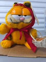 Garfield Dakin 10″ Furry Tales Plush Red Riding Hood With Tags
