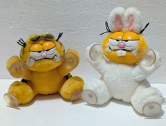 RARE LOT OF 2 Garfield Bunny Stuck On You Suction Plush Stuffie 1981 DAKIN
