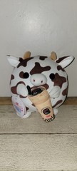 Zuru Snackles Series 2 Bonnie The Cow Holding Kung Fu Tea 8″ Plush w/ Tag