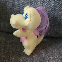 Vintage 2000 Playskool Dragon Tales Flying Yellow 3″ Plush Sadie Peek Hatch Rare