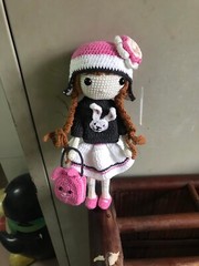 [En lee] Handmade gifts for children, cute little girl in black shirt with wool