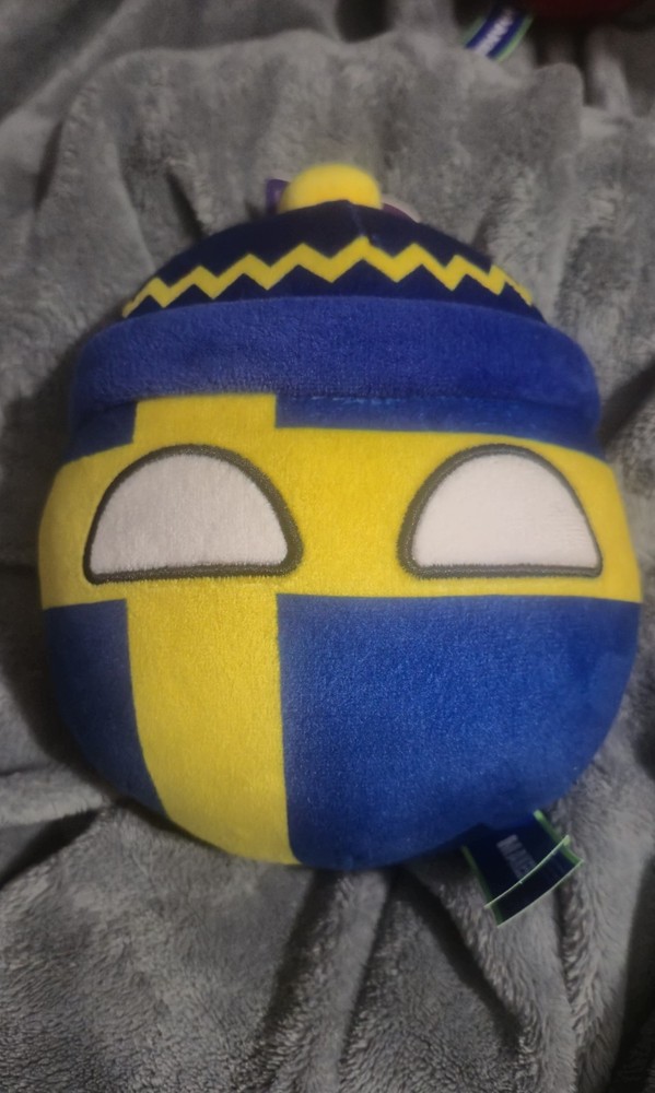 Makeship Drew Durnil SwedenBall – Sweden Plushie Limited Edition 1/542 New