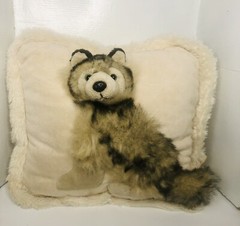 Vtg Wolf Plush Pillow Jaag 12” x 11” 3D Faux Fur Wolf / Husky / Dog Ivory Fring
