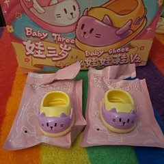 Baby Three 400% Pair of Shoes V2 – Glossy Yellow with pink Cats, bb3, kawaii