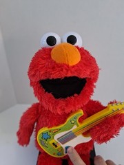 Elmo ROCK ‘N RHYME 16″ Plush; Elmo Sings & Talks, & YOU STRUM! 🎸 Hasbo Co. 2020