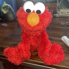 Tickle Me Elmo Sesame Street Plush Talks, Laughs, Shakes 14” CO923