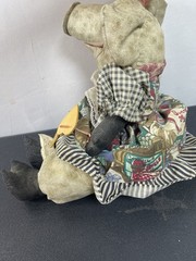 Musical motion Pig Decor By Berkeley Design 16 Nursery Rhymes vintage TESTED