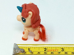 Zuru Unicorn 2.5″ t 5 Surprise Tan & Orange w/ blue glitter horn