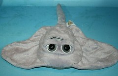 The Petting Zoo Stingray Stuffed Plush 17″ Bright Eyes Pocketz Soft Toy Mom Only