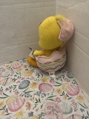 LOONEY TUNES EASTER TWEETY BIRD INSIDE EGG PLUSH DOLL FIGURE PLAY BY PLAY TOY