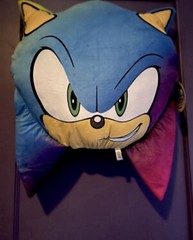 Sonic the Hedgehog22″Rainbow Pillow