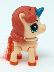 Zuru Unicorn 2.5″ t 5 Surprise Tan & Orange w/ blue glitter horn