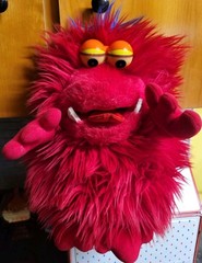 RARE 1987 Yangjee Furbles Puppet Red Blue 2-Color Glow Eyes Plush Monster 15″