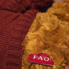 FAO Schwarz Teddy Bear Plush w/ Sweater 2014 “1862” Medium 14-24in W5161ET3