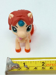 Zuru Unicorn 2.5″ t 5 Surprise Tan & Orange w/ blue glitter horn